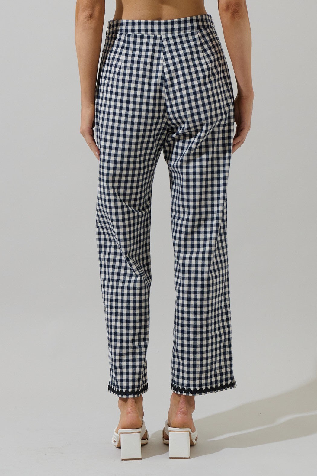 Scalloped-trim Gingham High-waist Capri Pants - Image 3
